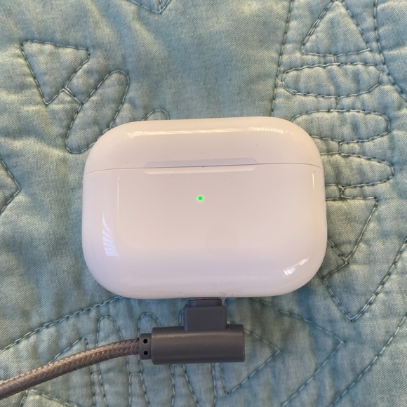 Selling Airpods Pro Charging Case Only. 1st Generation, Model A2190 - Picture 4 of 4